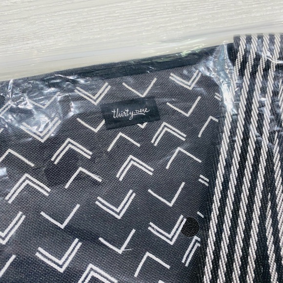 Thirty-One Round Utility Tote - Picture 8 of 8